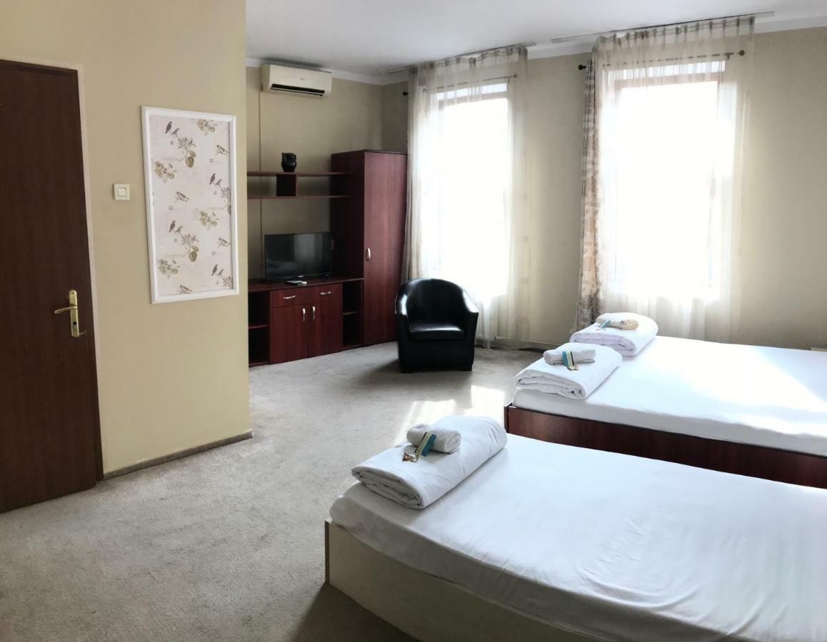 Hotel Cosmin Арад Экстерьер фото